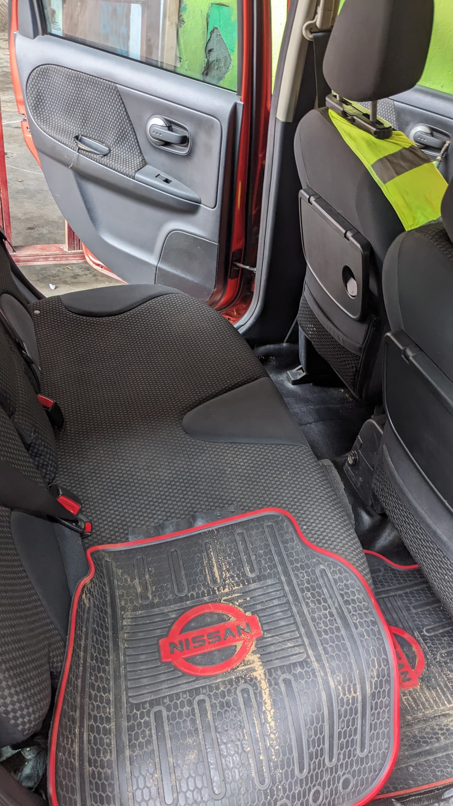Sièges voiture sales avant nettoyage